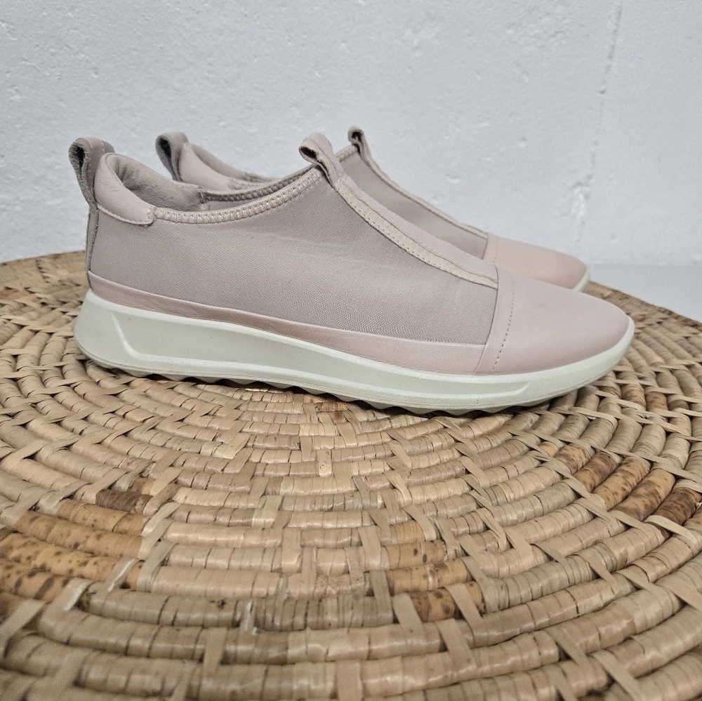 Ecco Flexure Runner Pale Pink Sneaker Loafer 9